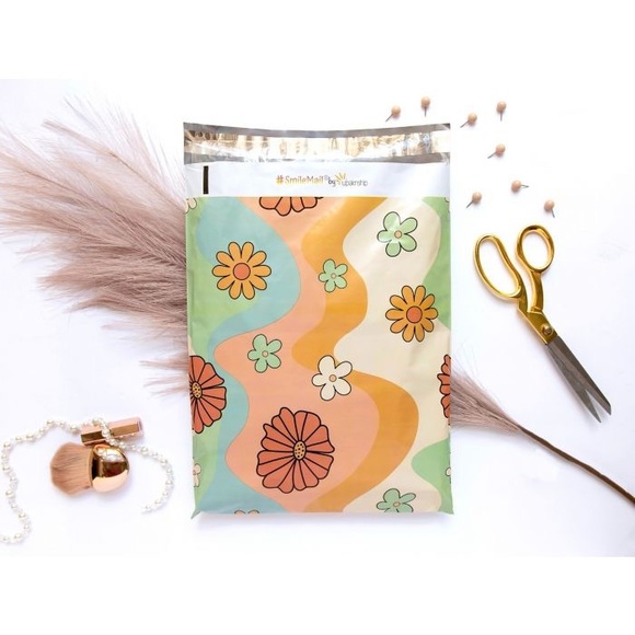 Retro Floral Expandable Bottom Gusseted Poly Mailers 14.5x19x4 Pack of 10 - Picture 2 of 4